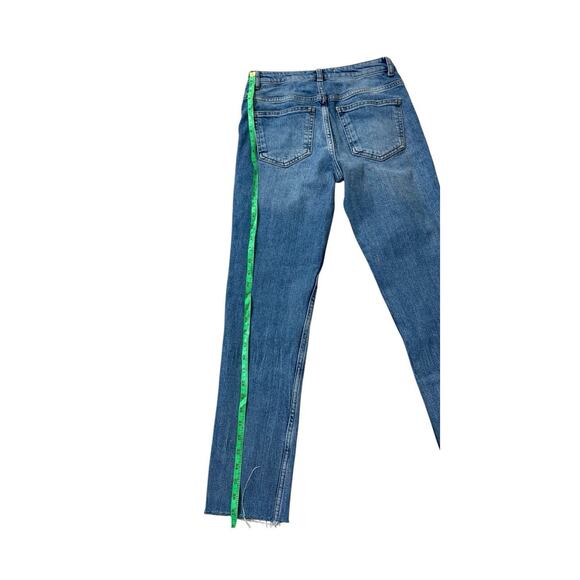 Zara Medium Wash Low Waist Cropped Raw Hem Skinny Flared Jeans Size 4 - Picture 5 of 7
